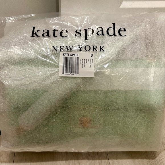 Kate Spade (NWT) Evelyn Quilted Leather Medium Shoulder Bag in Pistachio - Picture 6 of 8
